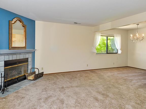 5th image of 252 Green Meadow Dr APT D