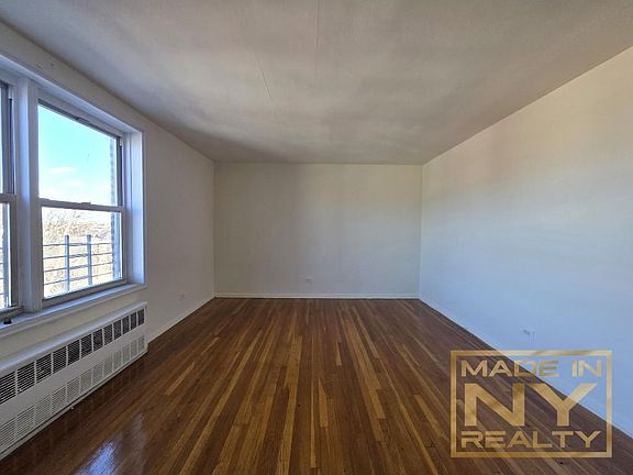 5th image of 18914 Crocheron Ave APT 605