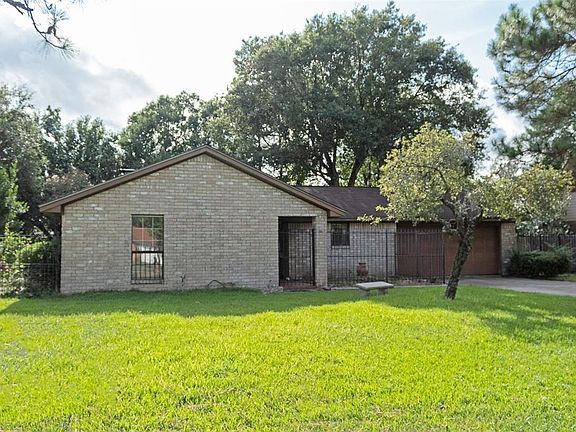 2nd image of 10 Holly Ln