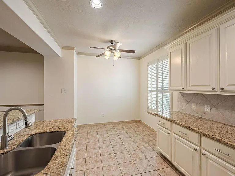 4018 Childress St — Photo 11