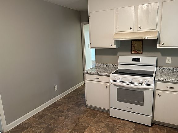 5th image of 310 Holland Cir