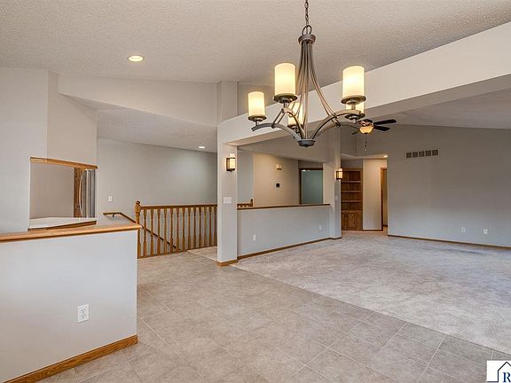 3rd image of 204 Parkway Pl