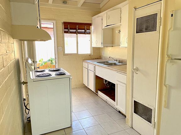 2nd image of 4310 E Fairfax Ave APT 1