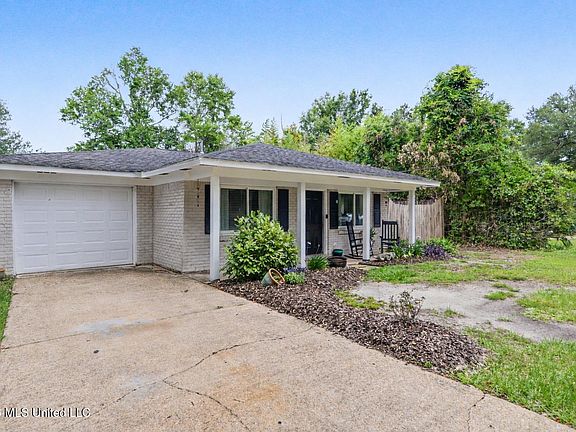 2nd image of 709 Pine Hills Rd