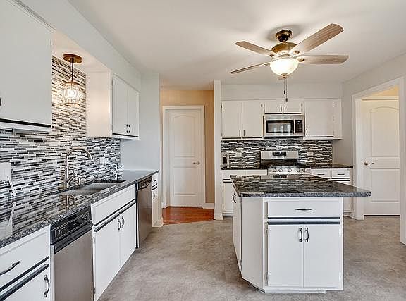 5th image of 913 Alamosa St