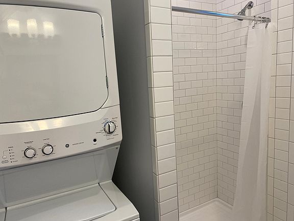 4th image of 319 W North Ave APT 2