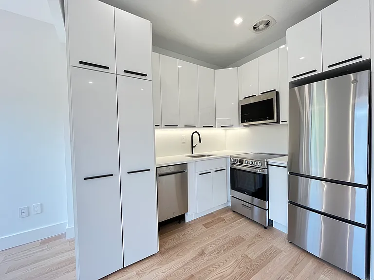 459 9th St #3 — Photo 3