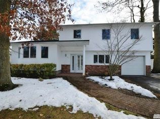 21 Stonywood Dr, Commack, NY 11725