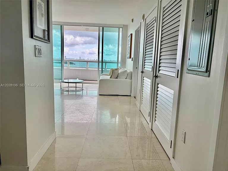 1800 N Bayshore Dr #905 — Photo 3