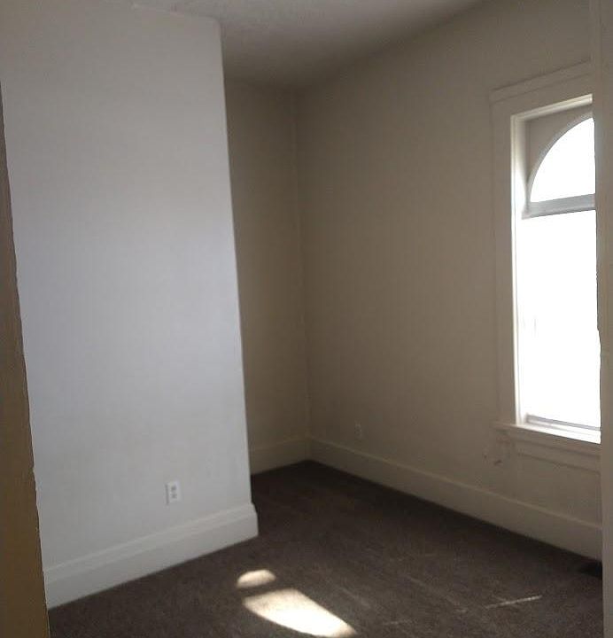 1st image of 1007 W 12th St