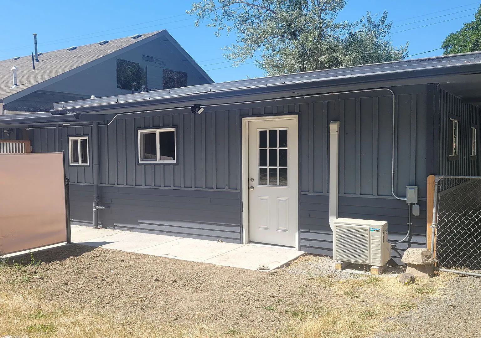 SIXA4267 — Photo 2
