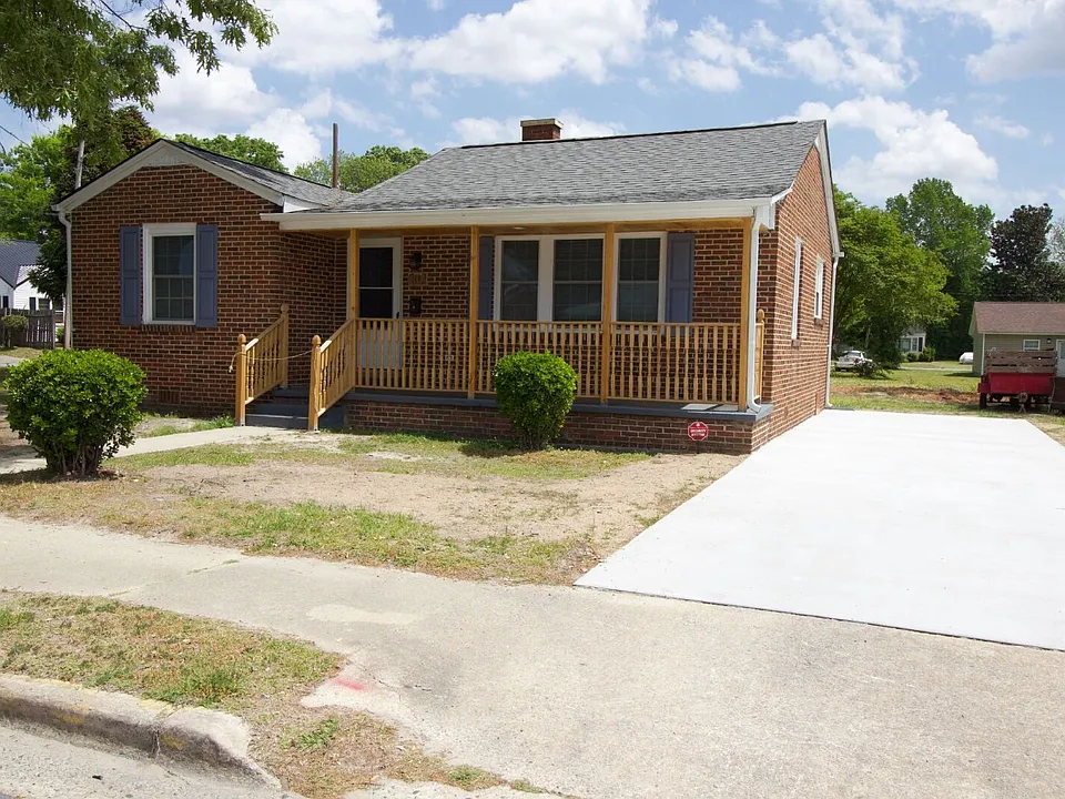 702 Bancroft Ave