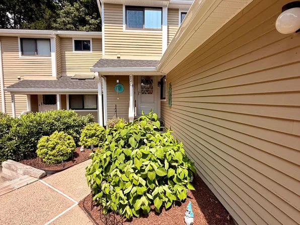 12 Wiggins Farm Drive #C, Simsbury, CT 06070