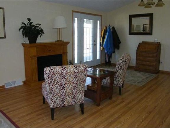 3rd image of 2424 Dahlk Cir