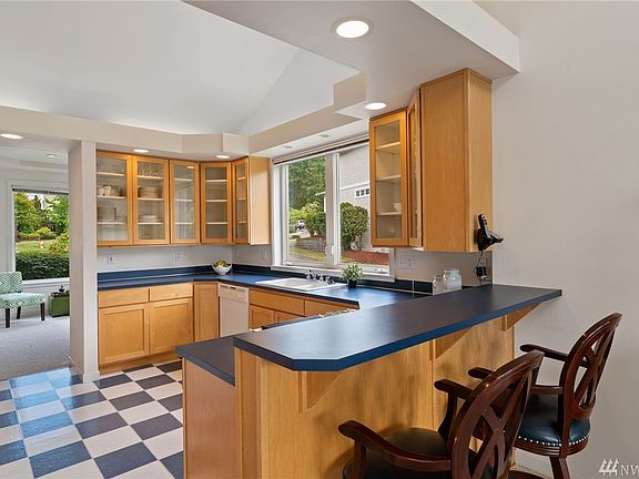 3rd image of 965 Oyster Bay Ct