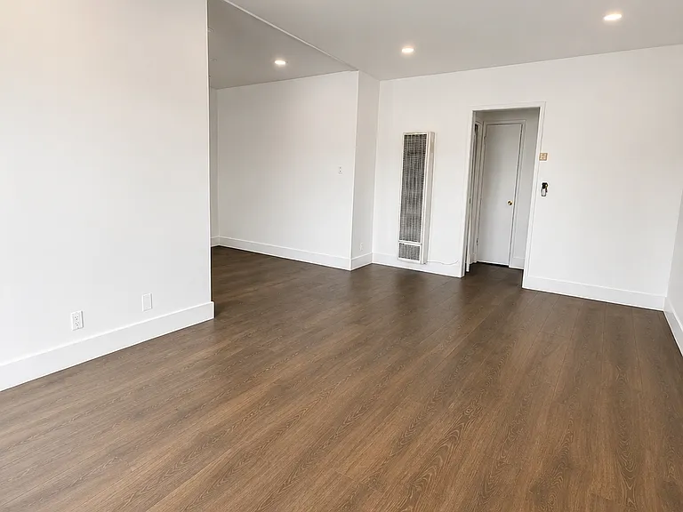 5806 La Mirada Ave #6 — Photo 4