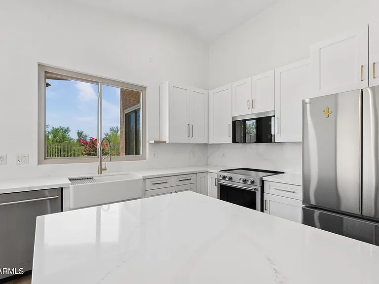 4349 E Smokehouse Trl — Photo 5
