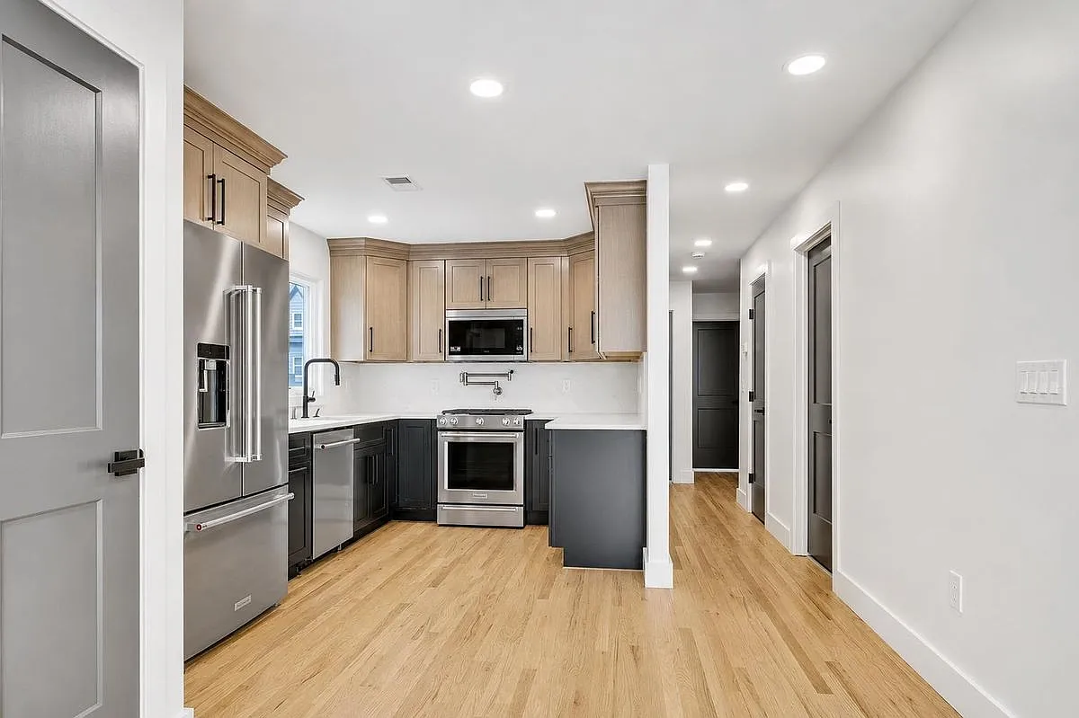 3 bed, 1.5 bath, 1150 sqft, $3,900 — Photo 4