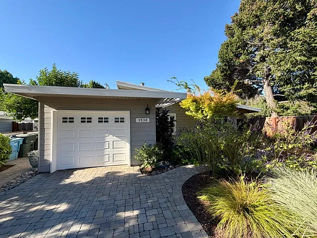 2 bed, 840 sqft, $5,000 — Photo 2