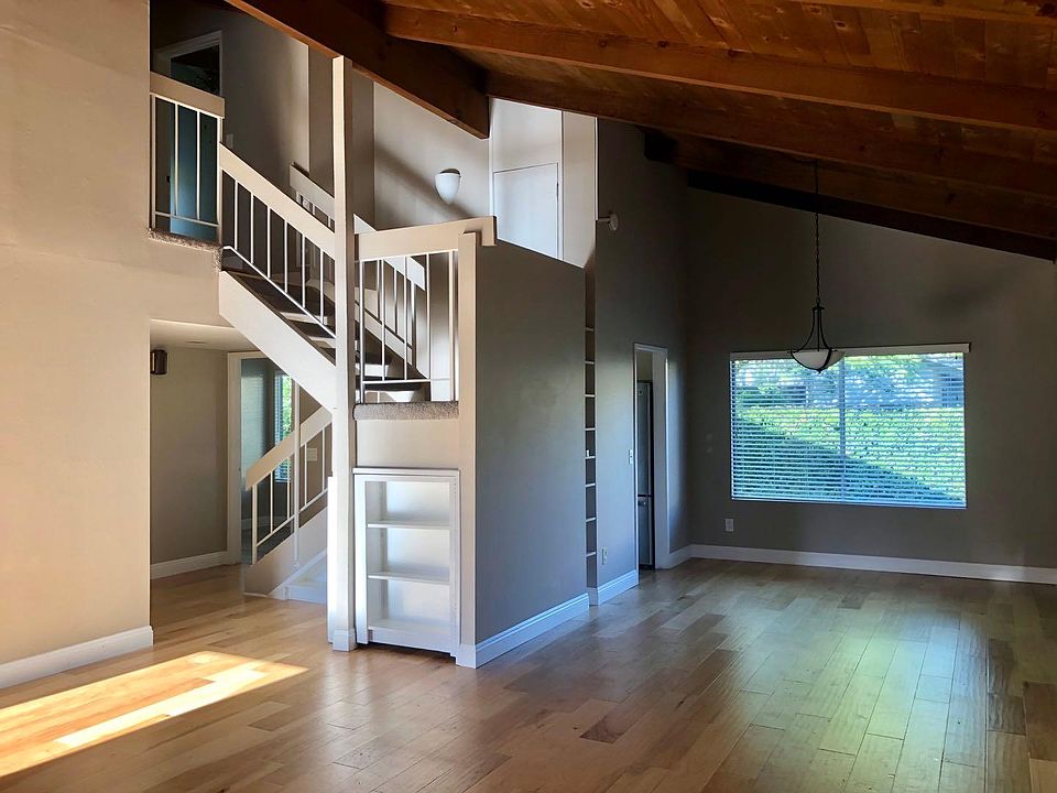 Dining and living area (high ceiling)