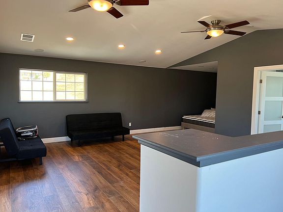 5th image of 4086 Lakeview Dr #B