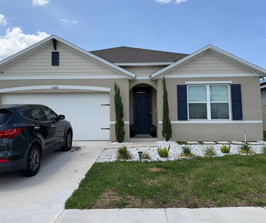 4 bed, 2.0 bath, 1867 sqft, $2,600 — Photo 1