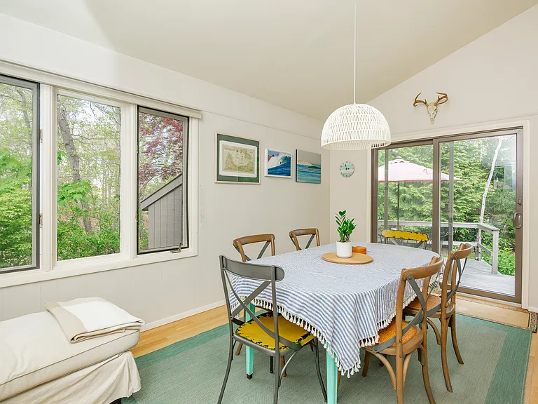 14 Roosevelt Ave — Photo 11
