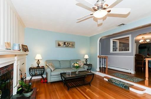 5th image of 715 Lynnfield St