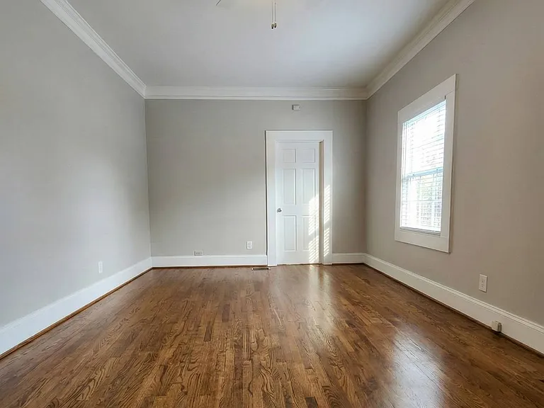 402 Laurel St — Photo 4