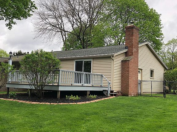 3rd image of 20 Harper Dr