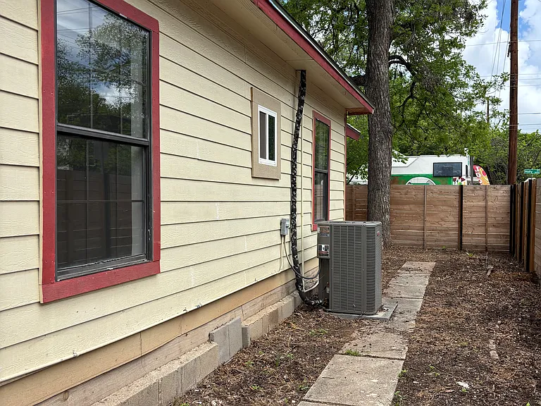 1313 Holly St — Photo 18