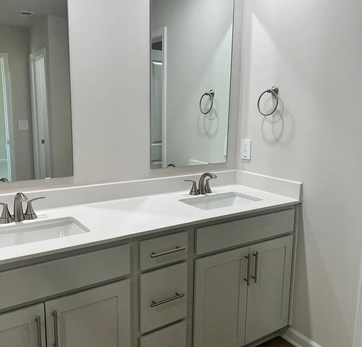 4 bed, 2100 sqft, $2,499 — Photo 4