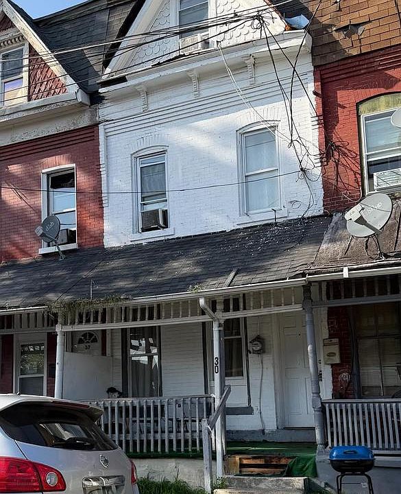 1st image of 30 Montgomery Pl
