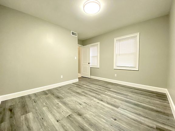 4th image of 851 Targee St