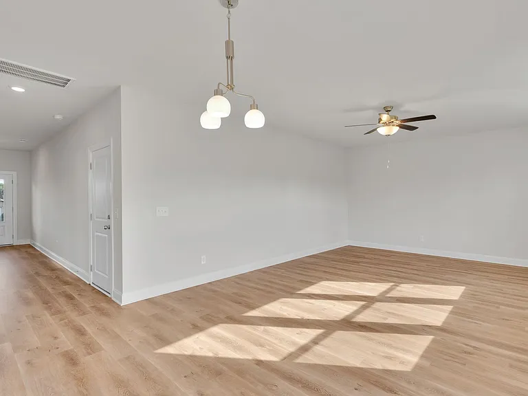 726 Lithia Inn Rd — Photo 3