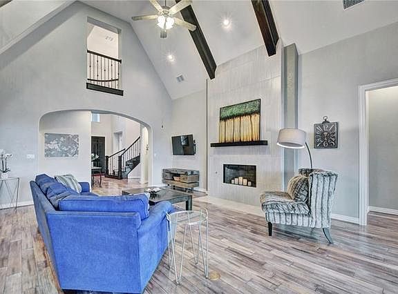 5th image of 3104 Vista Heights Dr