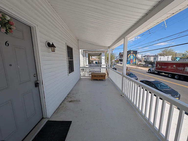 12 N Iowa Ave — Photo 3