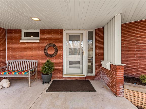 5th image of 31 Montclair Rd