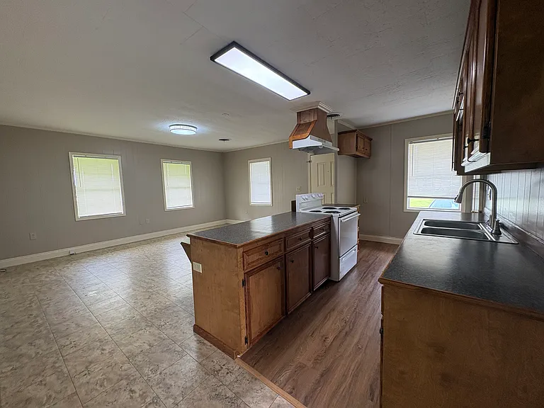 6790 Alma St — Photo 4