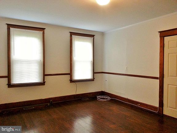 3rd image of 179 Sycamore St #1