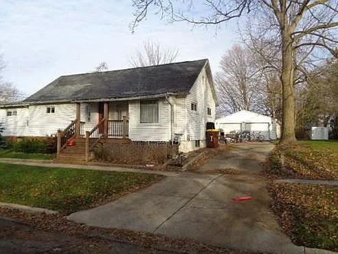 610 W Baldwin St photo 1