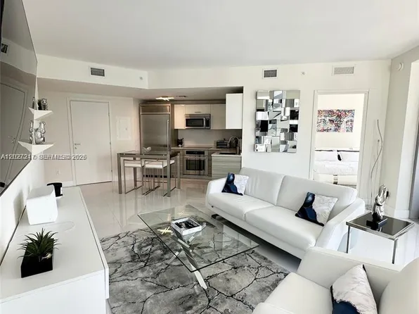 1300 Brickell Bay Dr APT 3101, Miami, FL 33131