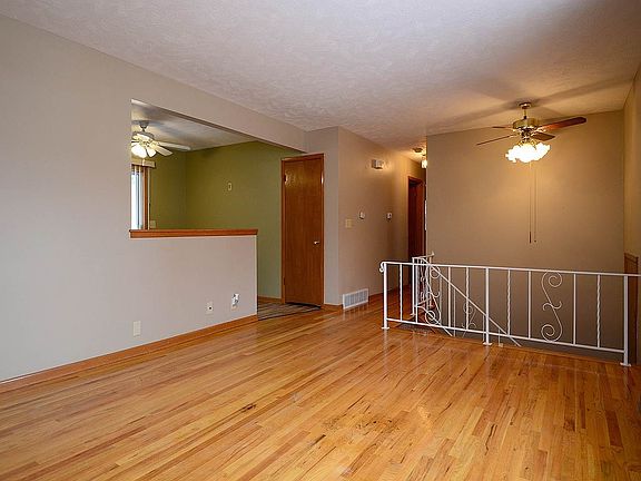 5th image of 5517 S 123rd St