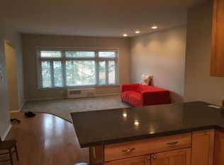 600 Green Bay Rd APT 2A, Glencoe, IL 60022