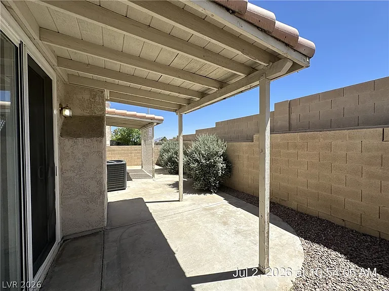 122 McLaren St — Photo 45