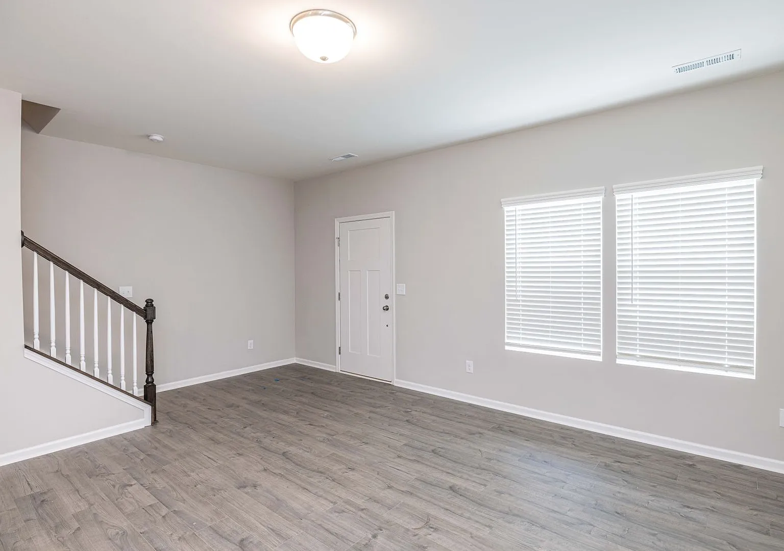 Beautiful 3bd/2.5bth Townhome - Mallard Creek -Available October 2026 — Photo 4