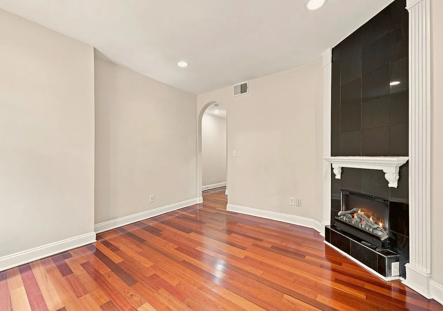 Cozy & Updated 2BR in Vibrant Columbia Heights! — Photo 3