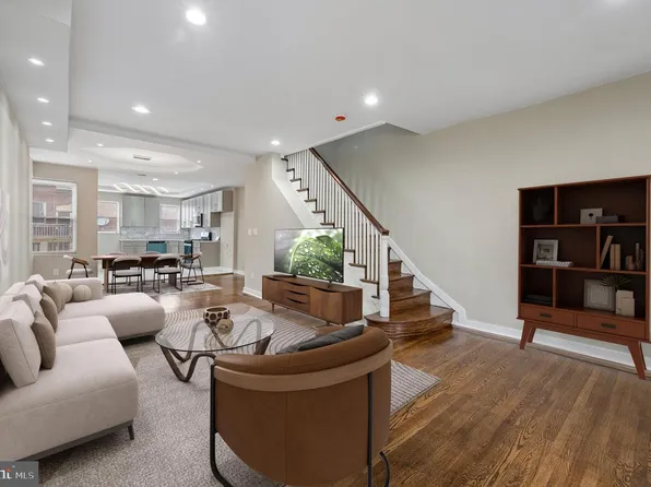 6221 Gardenia St, Philadelphia, PA 19144