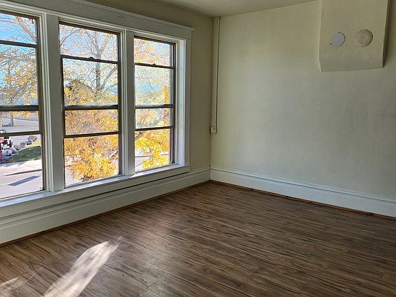 5th image of 928 Washington St