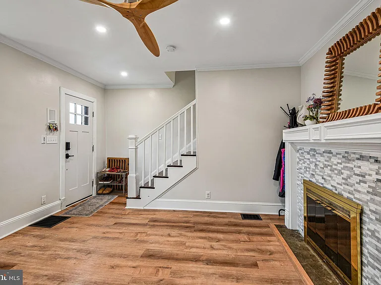 105 Dinsmore Ave — Photo 5